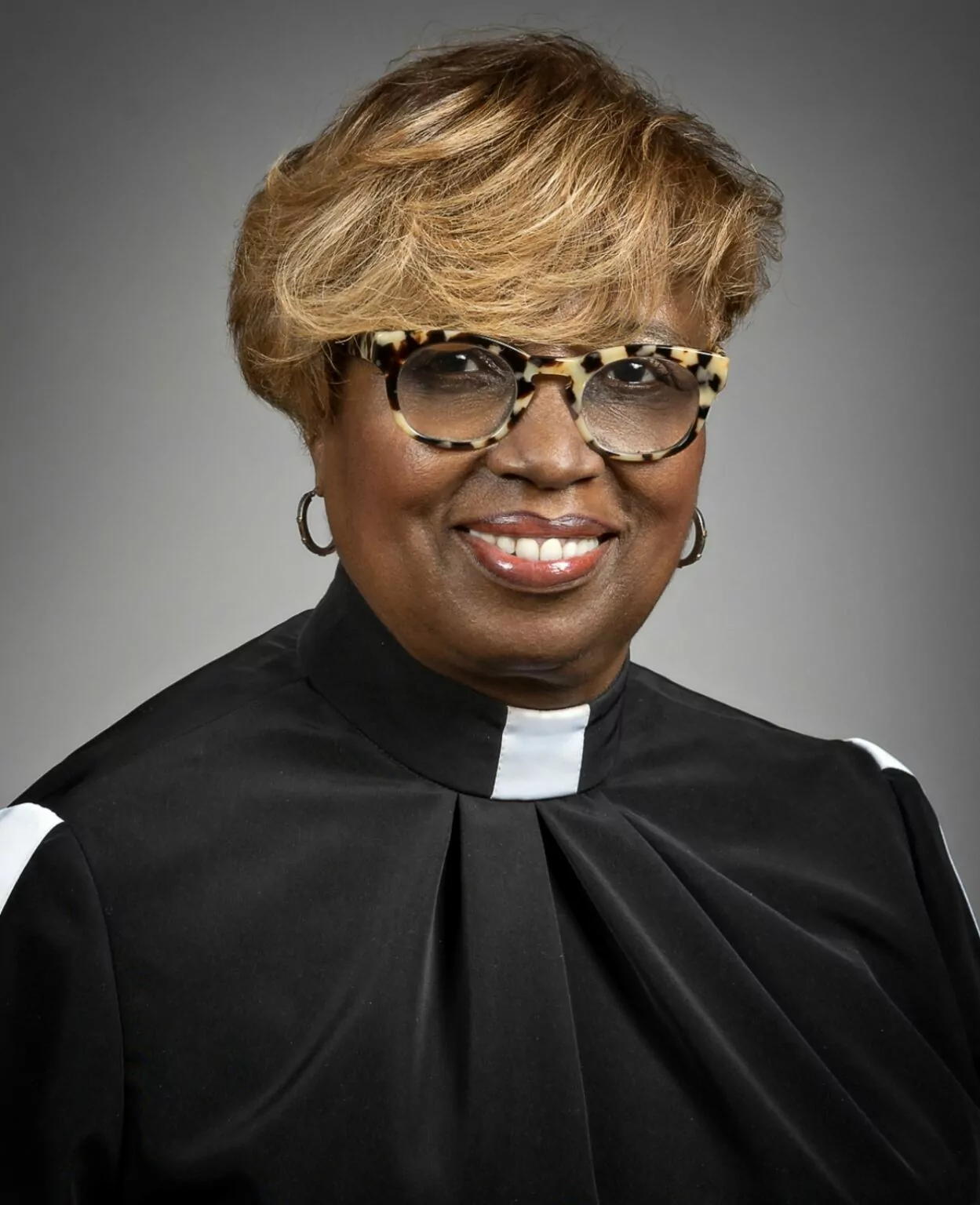 Rev. Dr. .Remonia Chapman is Gift of Life Michigan’s director of public education and community relations and program director of Detroit MOTTEP (Minority Organ and Tissue Transplant Education Program). She holds a Doctor of Divinity and serves as associate pastor at Hartford Memorial Baptist Church in Detroit.