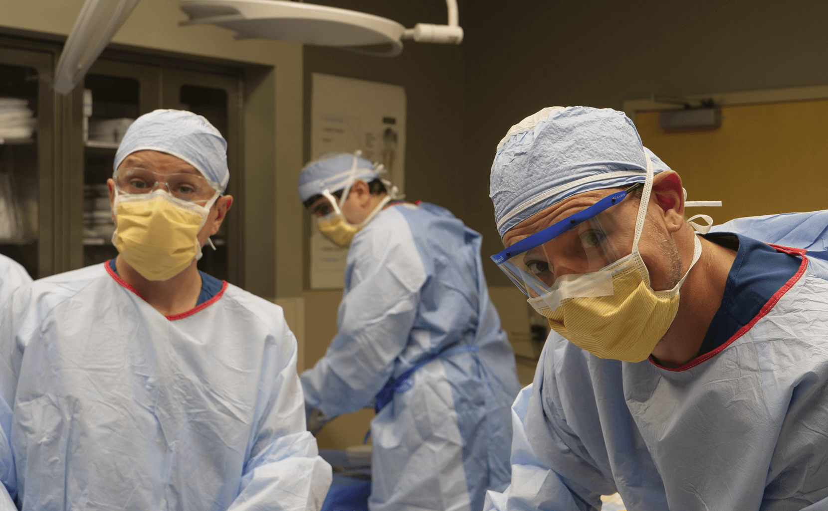 Tissue recovery specialists in the operating room