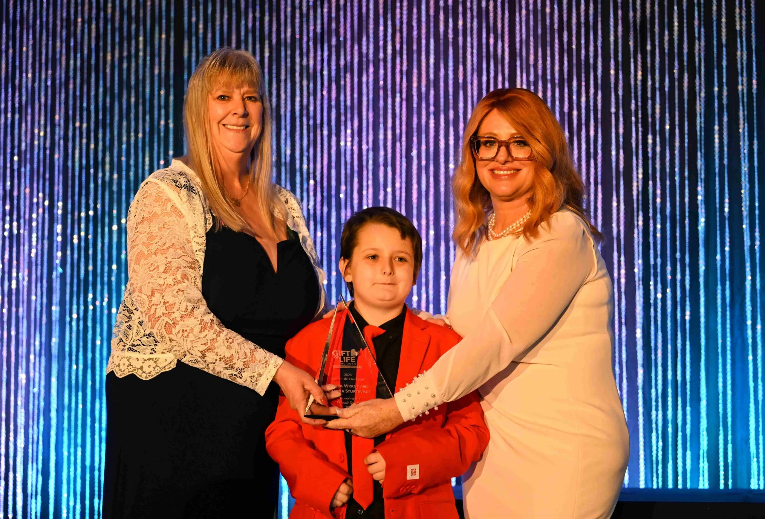 Deb Wyant Oliver Ollie Champions 2025 Dorrie Dils presents the Honoring Life Through Donation Champion Award to Debra Wyant and her grandson, Ollie.